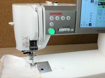 Мастер-класс «Интерьерное украшение «Швейная машинка», выполненный на Janome Continental M7 Professional