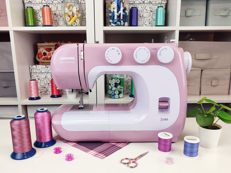 Janome J590
