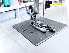 Janome Оверлочная лапка, 200-132-008 – купить в Москве и с доставкой по России